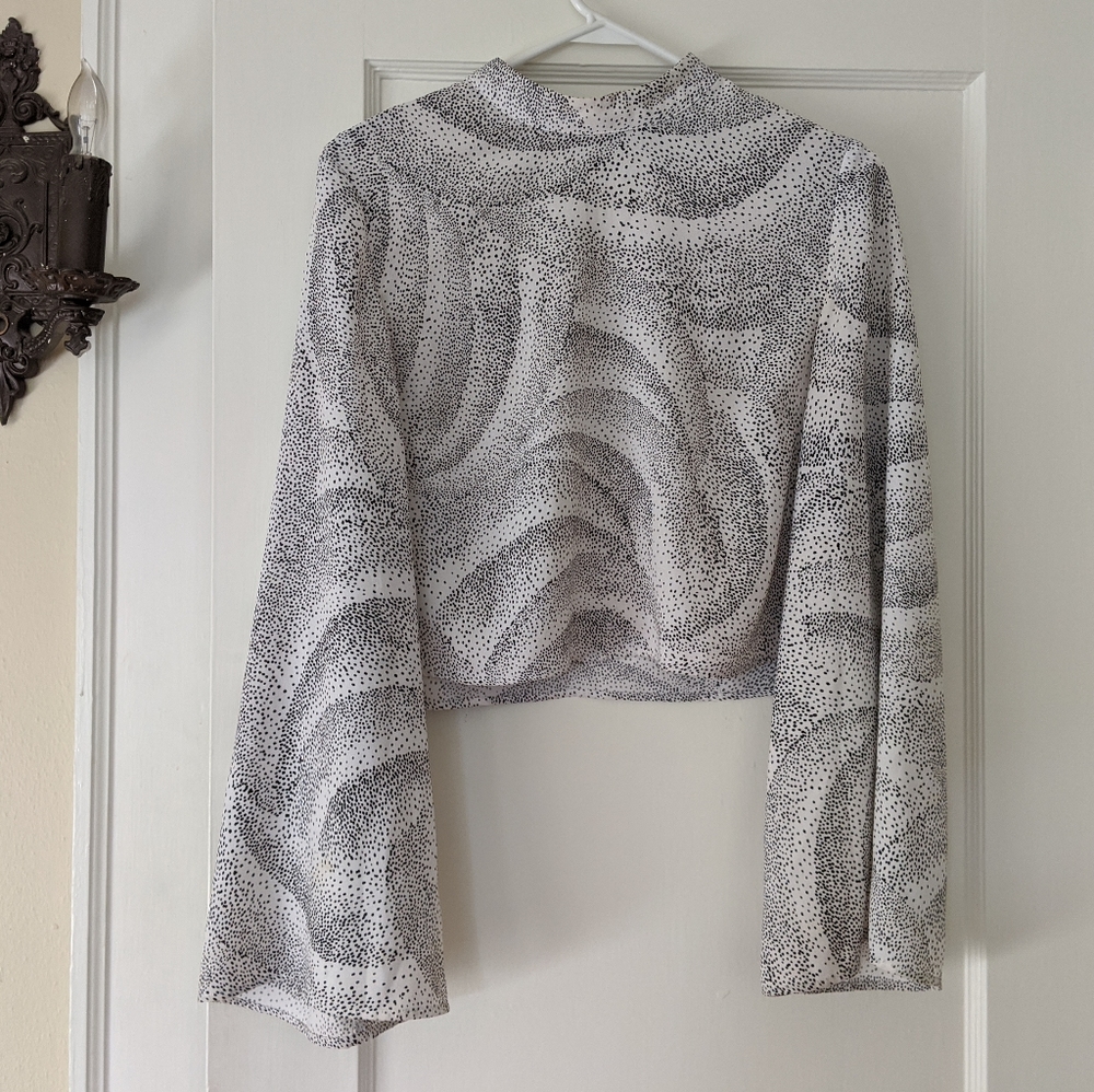 The fifth label bell sleeve top with stipple dots